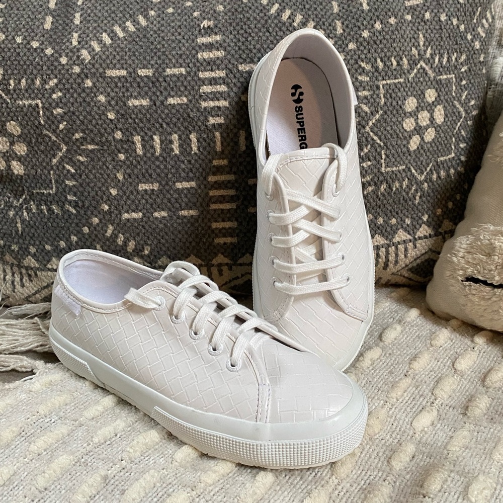 New without tags SUPERGA TEXTURED TENNIS SHOES